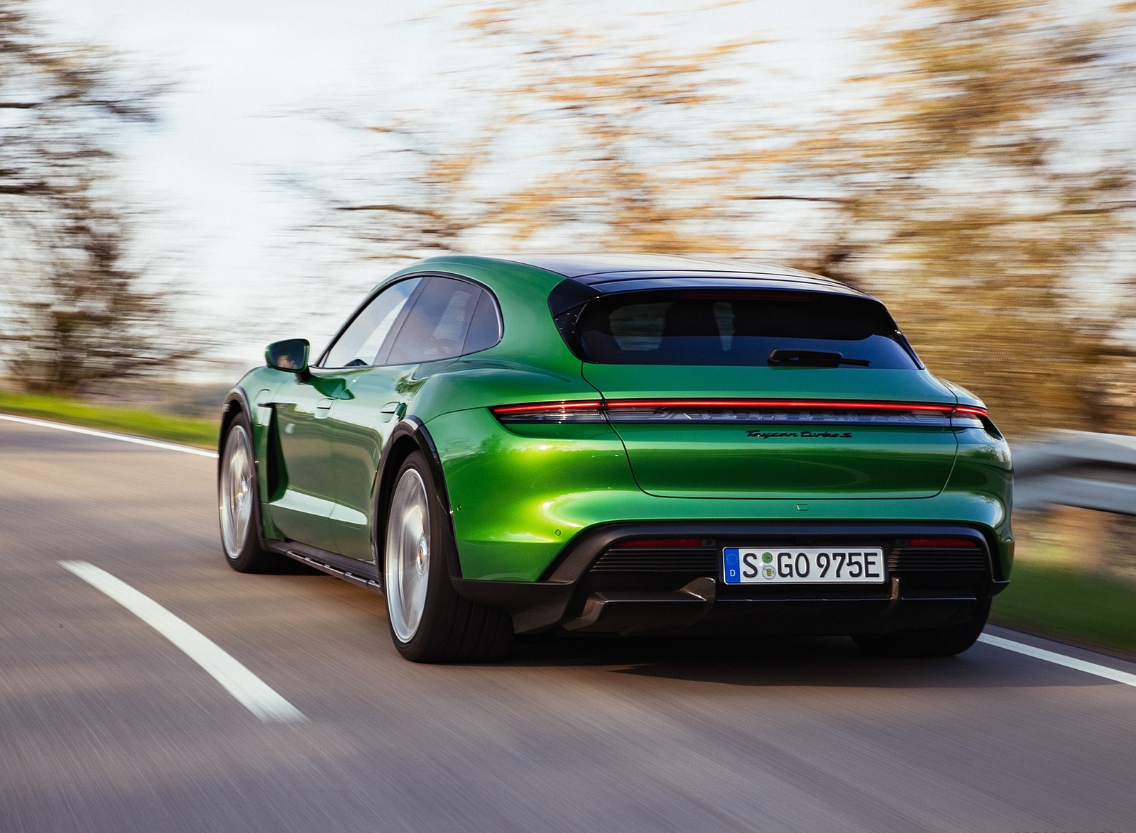 2022 Porsche Taycan Turbo S Cross Turismo (Color: Mamba Green Metallic) Rear Three-Quarter Wallpapers #12 of 56