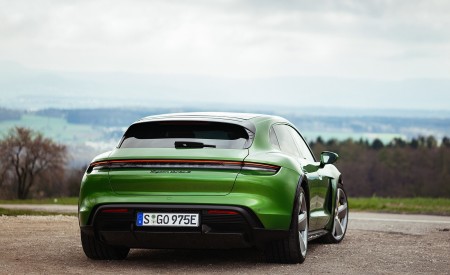 2022 Porsche Taycan Turbo S Cross Turismo (Color: Mamba Green Metallic) Rear Wallpapers 450x275 (22)