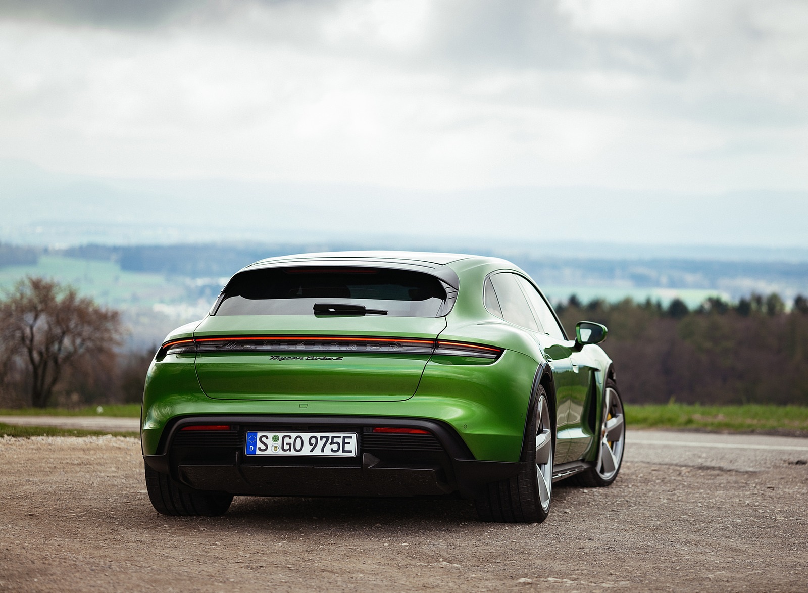 2022 Porsche Taycan Turbo S Cross Turismo (Color: Mamba Green Metallic) Rear Wallpapers #22 of 56