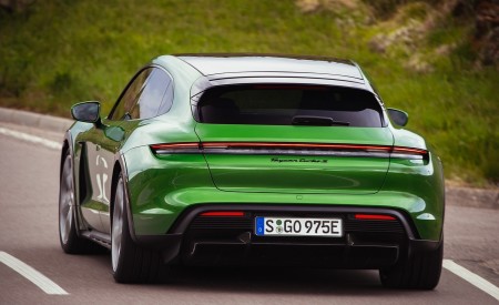 2022 Porsche Taycan Turbo S Cross Turismo (Color: Mamba Green Metallic) Rear Wallpapers 450x275 (18)