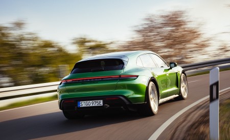 2022 Porsche Taycan Turbo S Cross Turismo (Color: Mamba Green Metallic) Rear Wallpapers 450x275 (13)