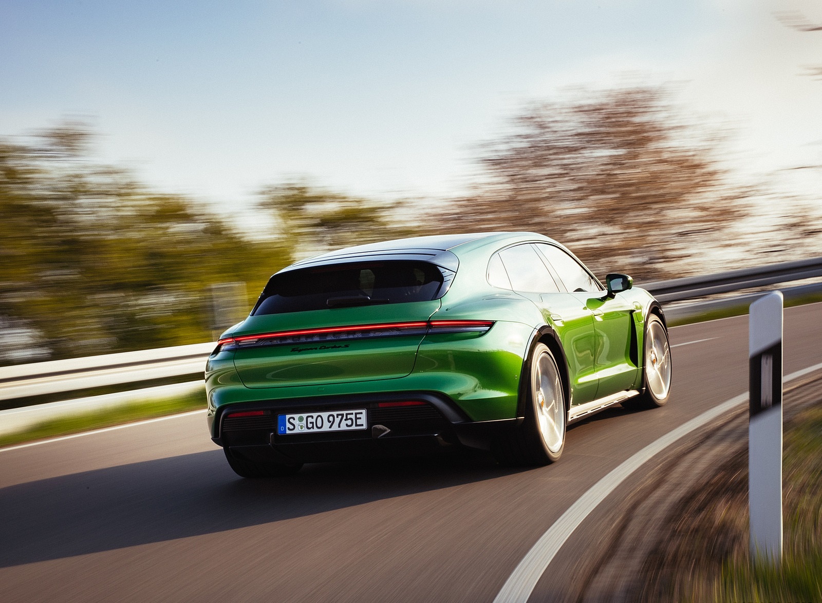 2022 Porsche Taycan Turbo S Cross Turismo (Color: Mamba Green Metallic) Rear Wallpapers #13 of 56