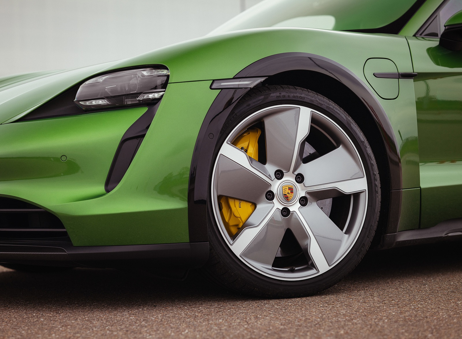2022 Porsche Taycan Turbo S Cross Turismo (Color: Mamba Green Metallic) Wheel Wallpapers #25 of 56