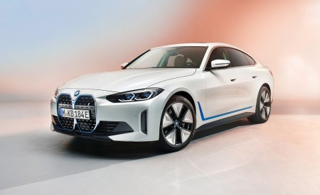 2022 BMW i4 Front Three-Quarter Wallpapers 450x275 (23)
