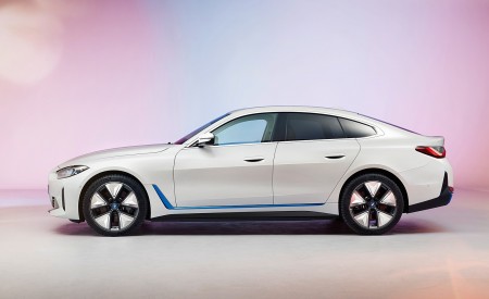 2022 BMW i4 Side Wallpapers 450x275 (24)