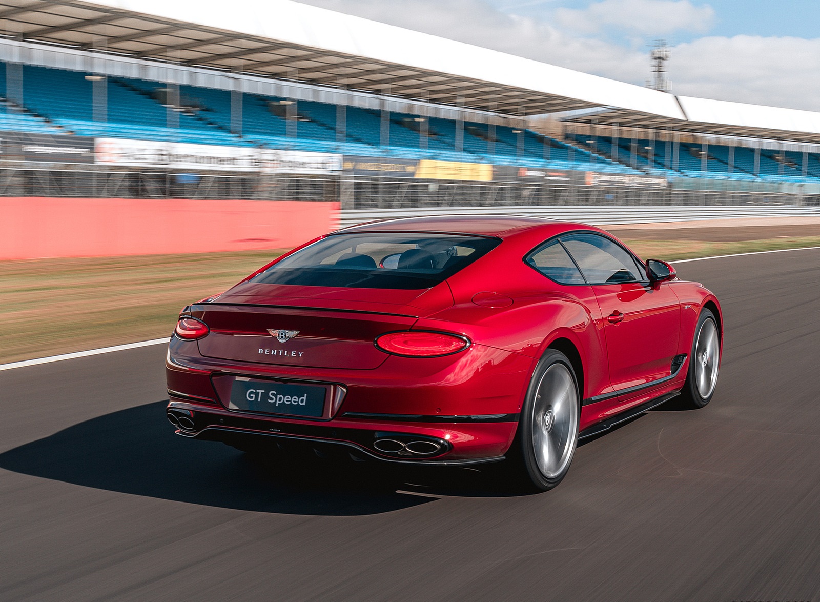 2022 Bentley Continental GT Speed (Color: Candy Red) Rear Three-Quarter Wallpapers #5 of 173