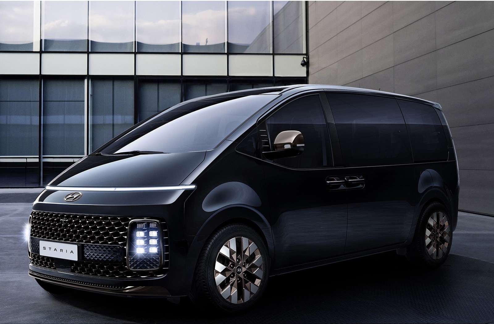 2022 Hyundai Staria Front Three-Quarter Wallpapers (3)
