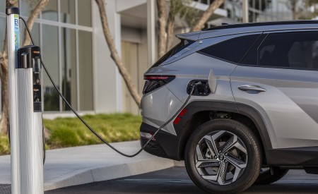 2022 Hyundai Tucson Plug-In Hybrid Charging Wallpapers 450x275 (13)