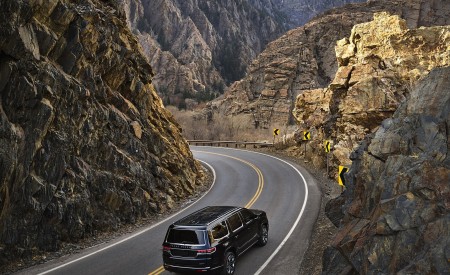 2022 Jeep Grand Wagoneer Rear Three-Quarter Wallpapers 450x275 (7)