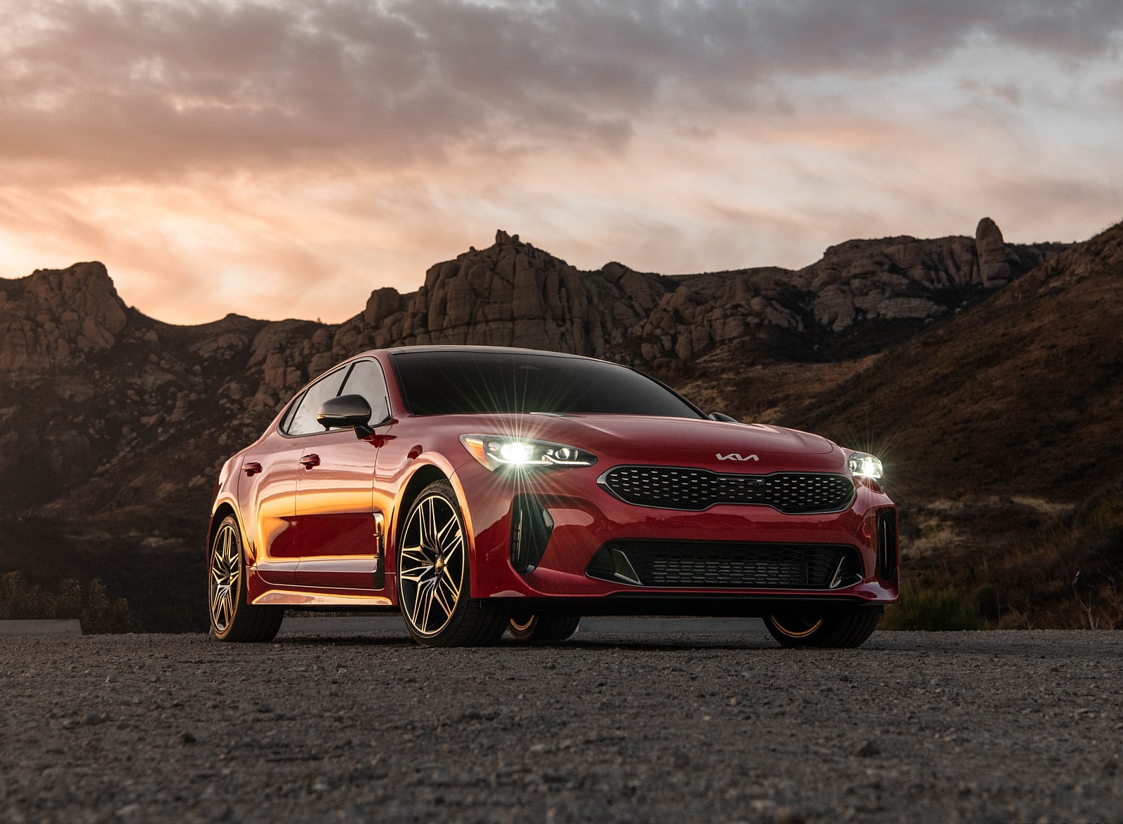 2022 Kia Stinger GT Front Three-Quarter Wallpapers #15 of 38