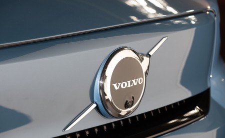 2022 Volvo C40 Recharge Badge Wallpapers 450x275 (48)