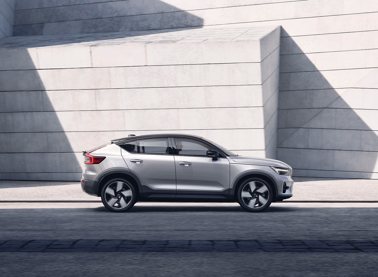2022 Volvo C40 Recharge (Color: Dawn Silver) Side Wallpapers (7)