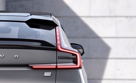 2022 Volvo C40 Recharge (Color: Dawn Silver) Tail Light Wallpapers 450x275 (12)