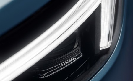 2022 Volvo C40 Recharge Headlight Wallpapers  450x275 (84)