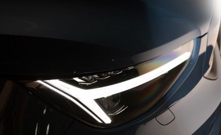 2022 Volvo C40 Recharge Headlight Wallpapers 450x275 (44)