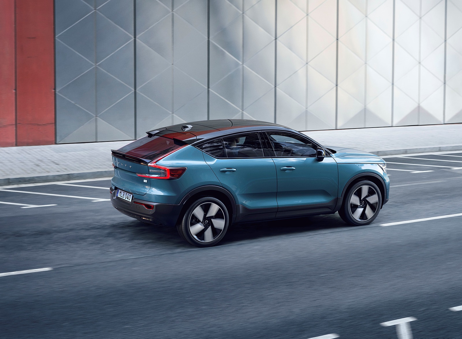 2022 Volvo C40 Recharge Rear Three-Quarter Wallpapers (2)