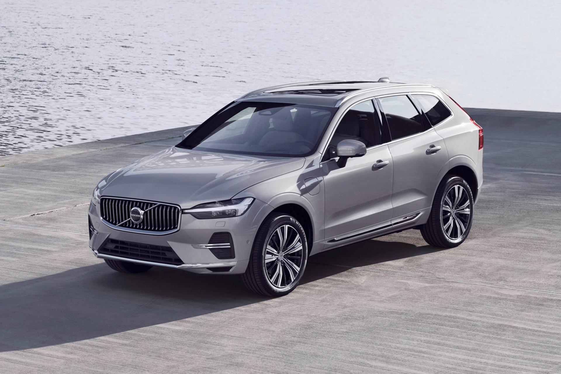 2022 Volvo XC60 Front Three-Quarter Wallpapers (1)