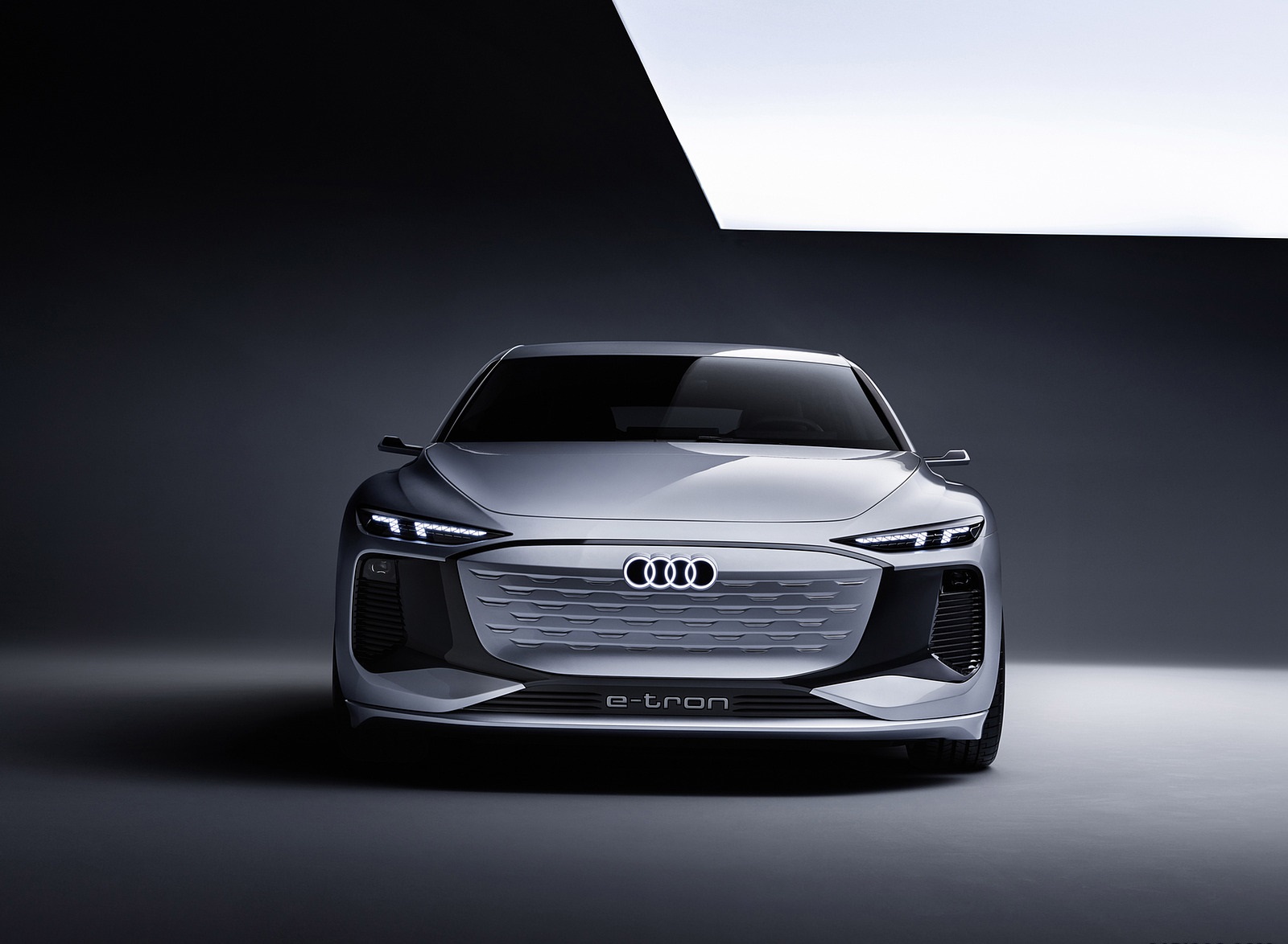 2021 Audi A6 e-tron Concept (Color: Helio Silver) Front Wallpapers #39 of 54