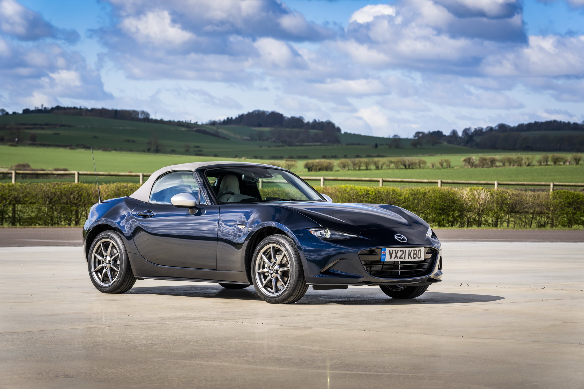 2021 Mazda MX-5 Sport Venture Front Three-Quarter Wallpapers #94 of 176