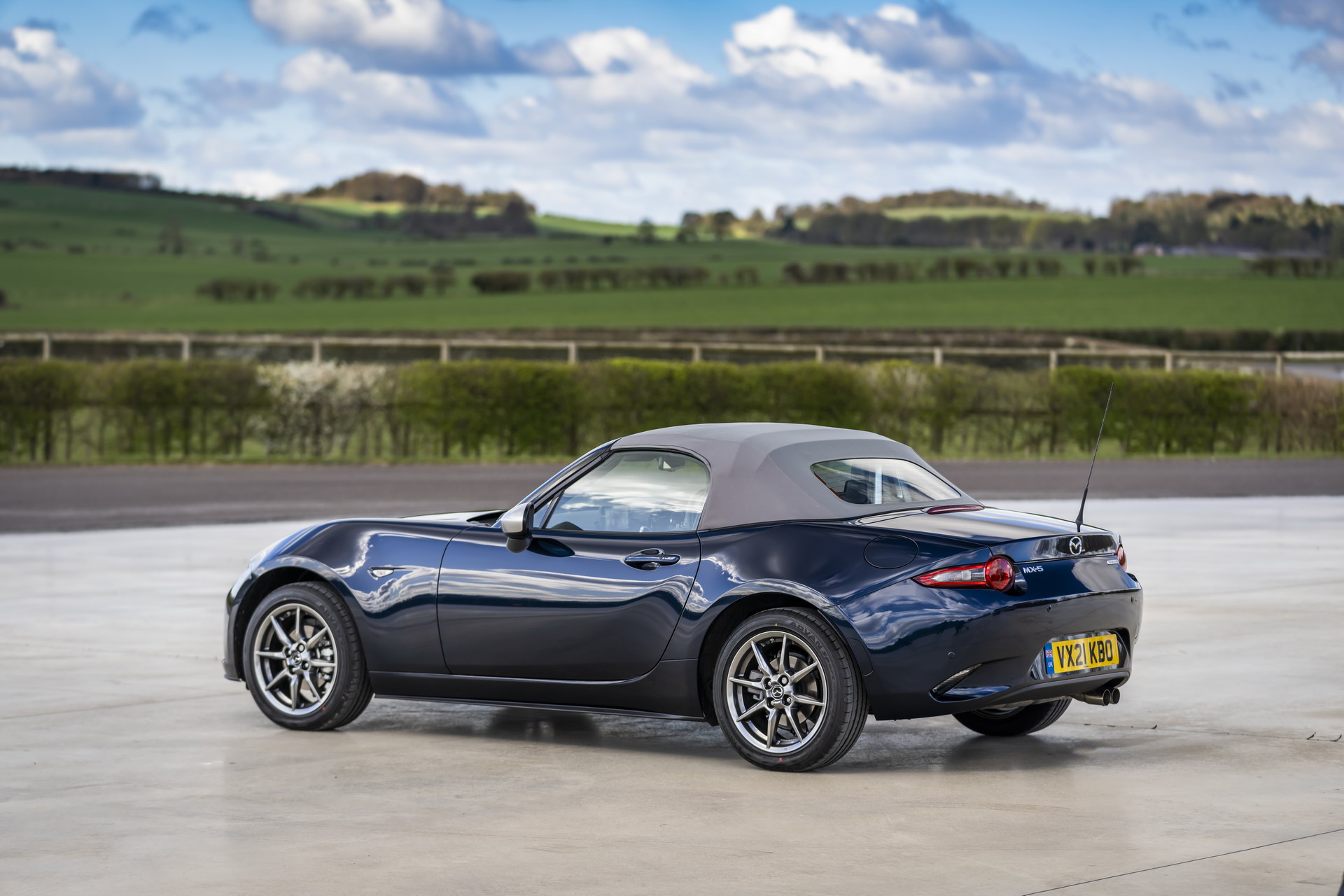 2021 Mazda MX-5 Sport Venture Rear Three-Quarter Wallpapers  #113 of 176