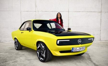2021 Opel Manta GSe ElektroMOD Concept Front Three-Quarter Wallpapers 450x275 (5)