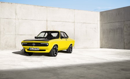 2021 Opel Manta GSe ElektroMOD Concept Front Three-Quarter Wallpapers 450x275 (7)