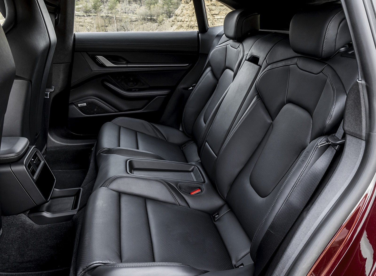 2022 Porsche Taycan 4 Cross Turismo (Color: Cherry Metallic) Interior Rear Seats Wallpapers #189 of 189