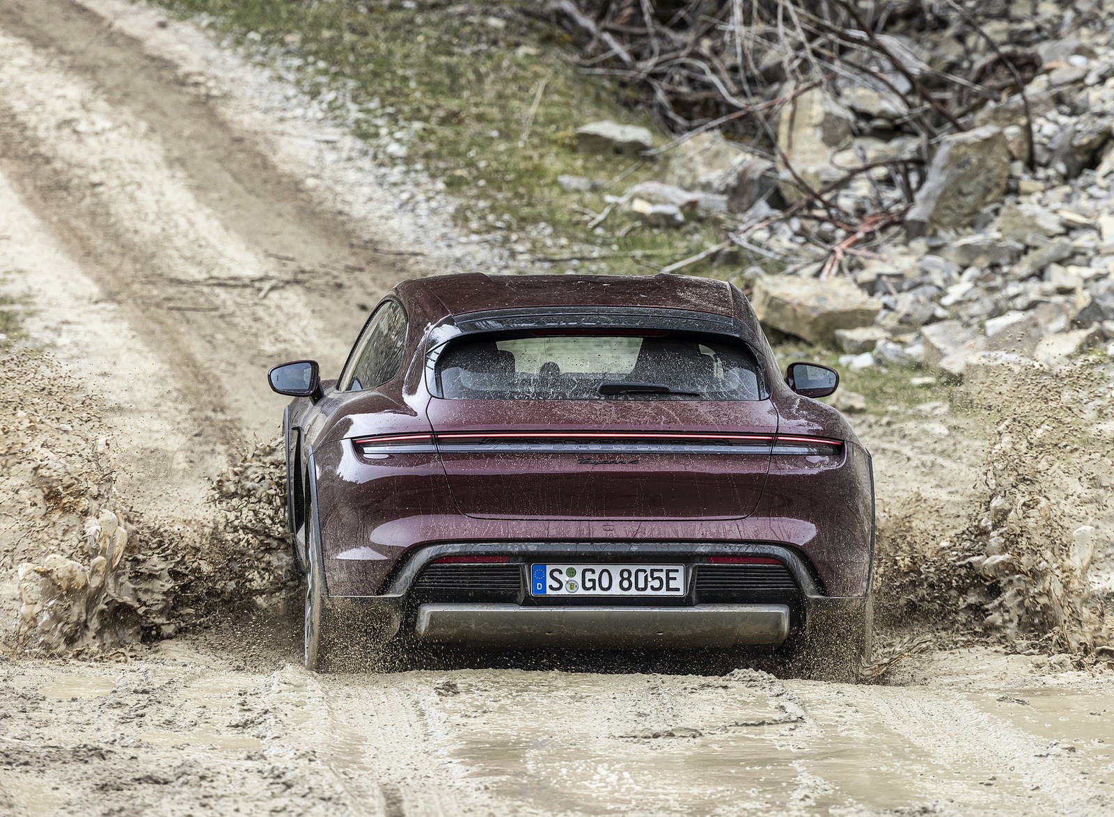 2022 Porsche Taycan 4 Cross Turismo (Color: Cherry Metallic) Off-Road Wallpapers #164 of 189