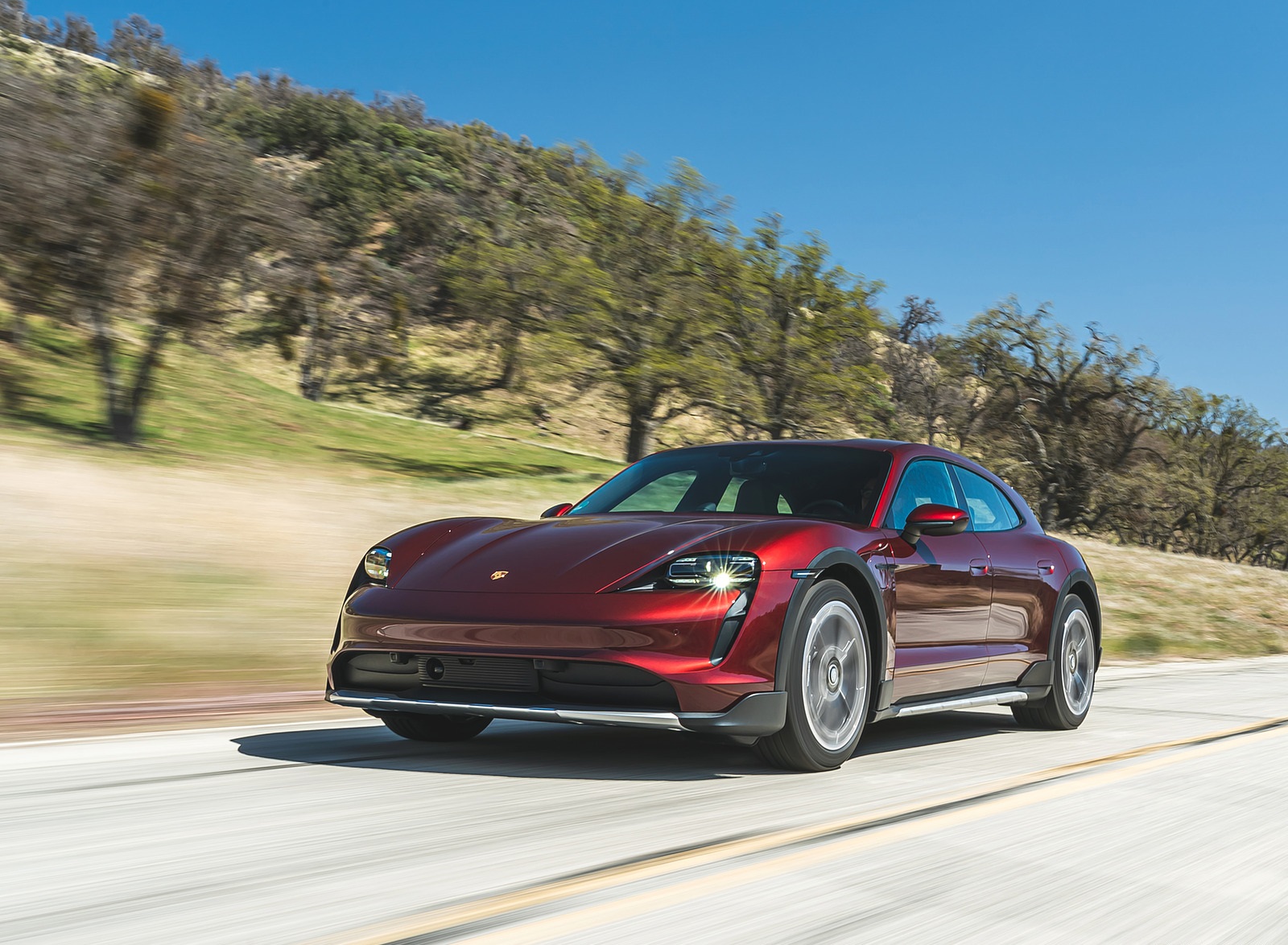 2022 Porsche Taycan 4 Cross Turismo (Color: Cherry Red) Front Three-Quarter Wallpapers #2 of 189