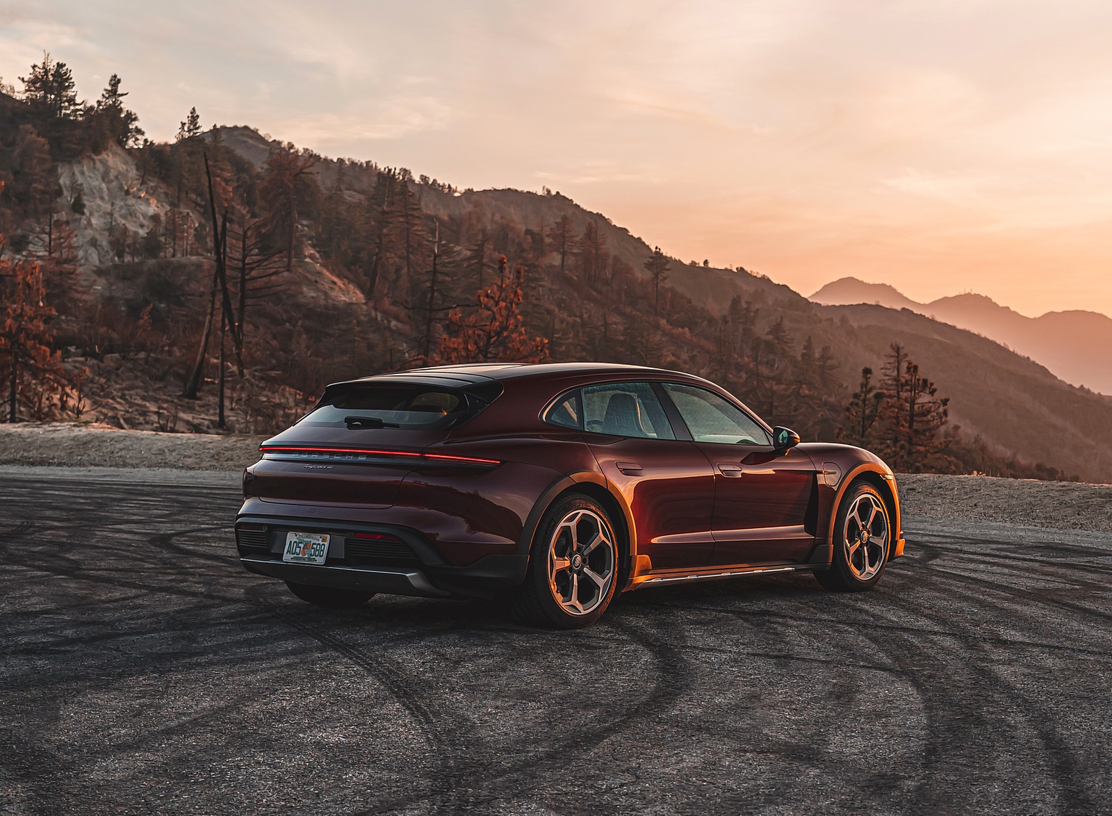 2022 Porsche Taycan 4 Cross Turismo (Color: Cherry Red) Rear Three-Quarter Wallpapers #62 of 189
