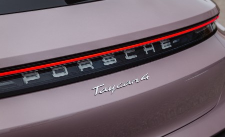 2022 Porsche Taycan 4 Cross Turismo (Color: Frozen Berry Metallic) Badge Wallpapers 450x275 (136)