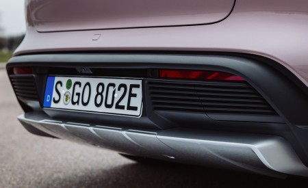 2022 Porsche Taycan 4 Cross Turismo (Color: Frozen Berry Metallic) Detail Wallpapers 450x275 (135)