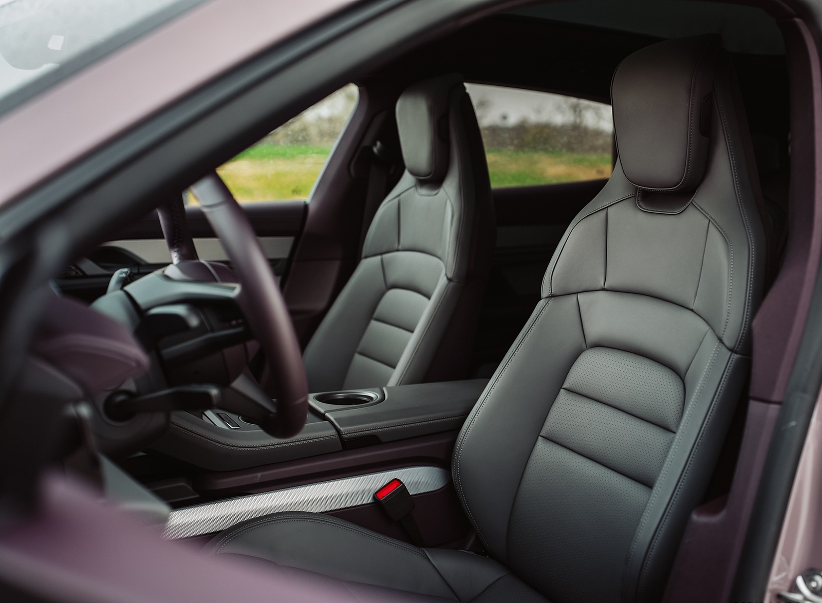 2022 Porsche Taycan 4 Cross Turismo (Color: Frozen Berry Metallic) Interior Front Seats Wallpapers #147 of 189