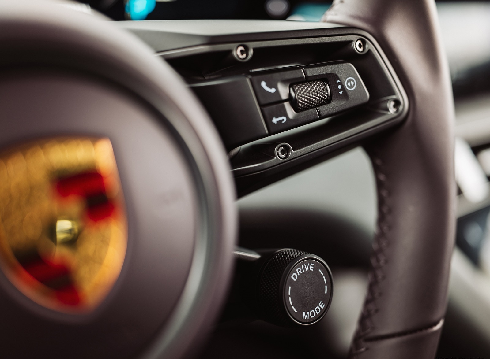 2022 Porsche Taycan 4 Cross Turismo (Color: Frozen Berry Metallic) Interior Steering Wheel Wallpapers #143 of 189