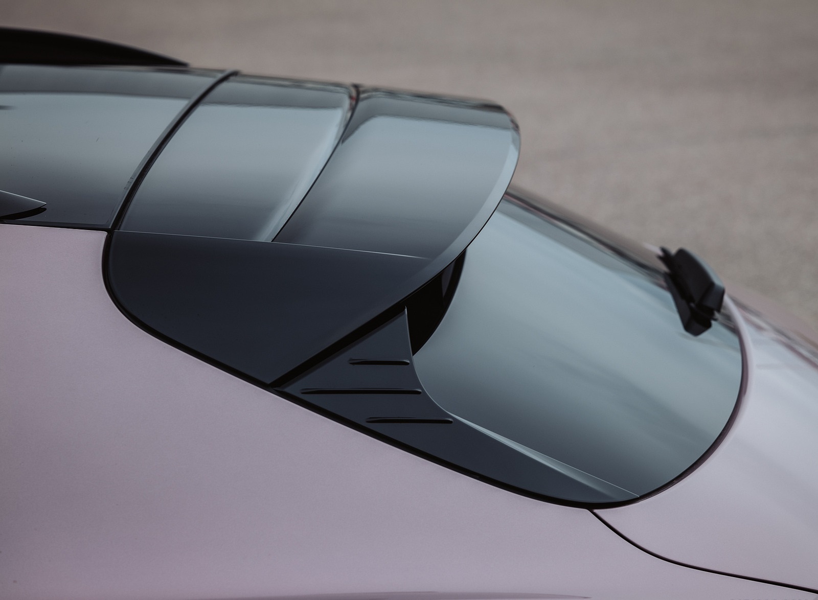 2022 Porsche Taycan 4 Cross Turismo (Color: Frozen Berry Metallic) Spoiler Wallpapers #132 of 189