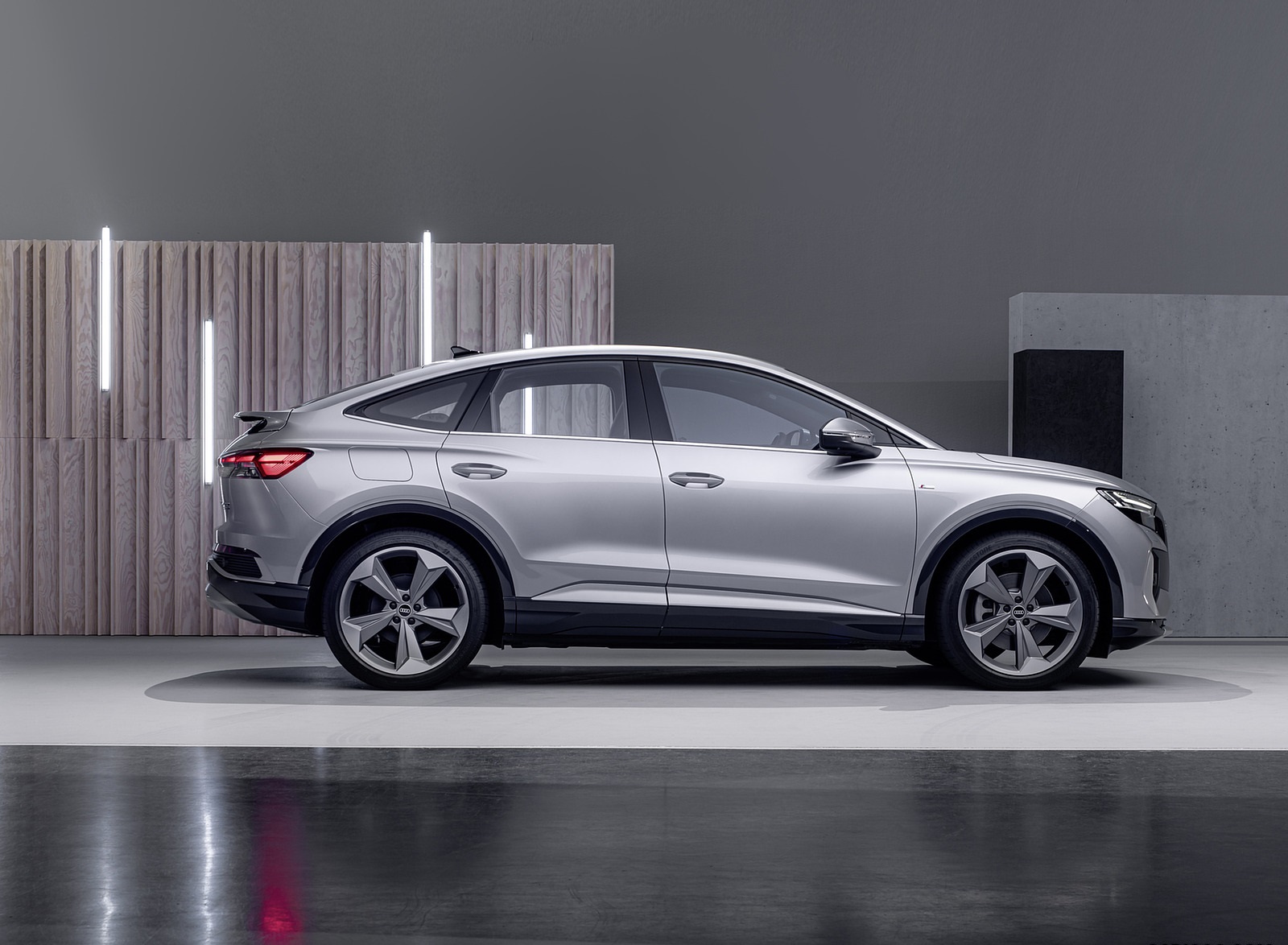 2022 Audi Q4 Sportback e-tron (Color: Florett Silver) Side Wallpapers #93 of 125