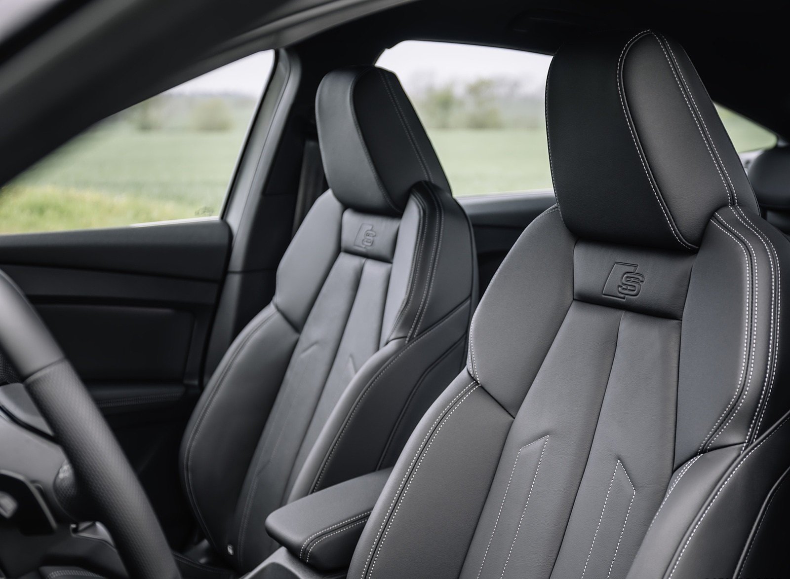 2022 Audi Q4 Sportback e-tron Interior Front Seats Wallpapers #36 of 125