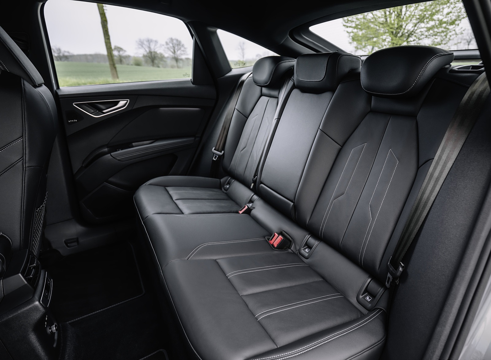 2022 Audi Q4 Sportback e-tron Interior Rear Seats Wallpapers #37 of 125