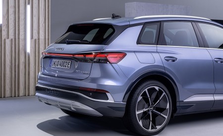 2022 Audi Q4 e-tron (Color: Geyser Blue Metallic) Rear Wallpapers 450x275 (93)
