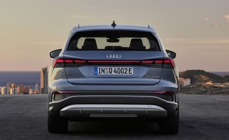 2022 Audi Q4 e-tron (Color: Geyser Blue Metallic) Rear Wallpapers 450x275 (75)