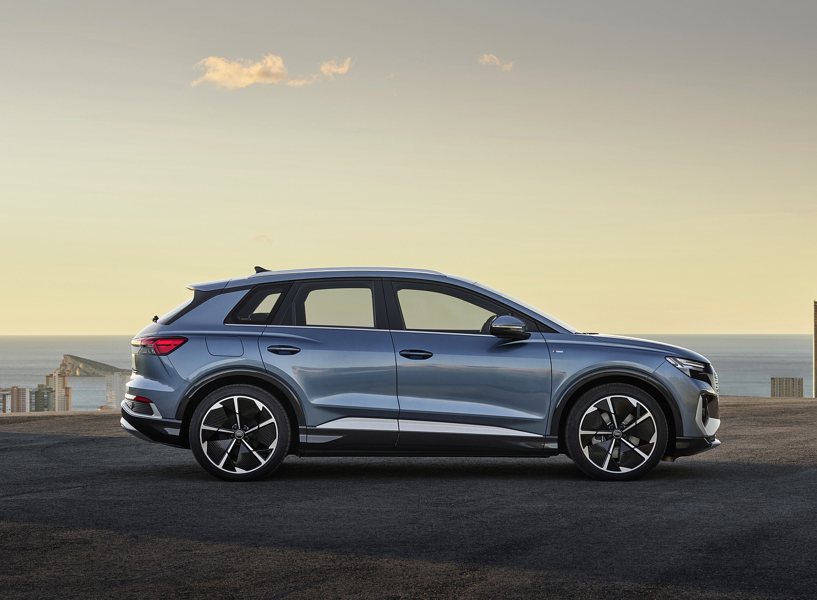 2022 Audi Q4 e-tron (Color: Geyser Blue Metallic) Side Wallpapers  #76 of 183