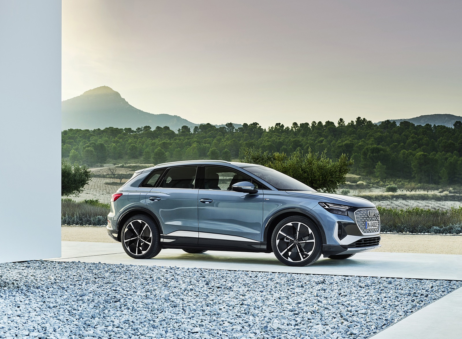 2022 Audi Q4 e-tron (Color: Geyser Blue Metallic) Side Wallpapers  #88 of 183
