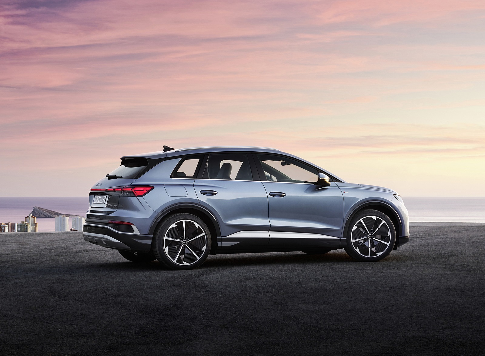2022 Audi Q4 e-tron (Color: Geyser Blue Metallic) Side Wallpapers #77 of 183
