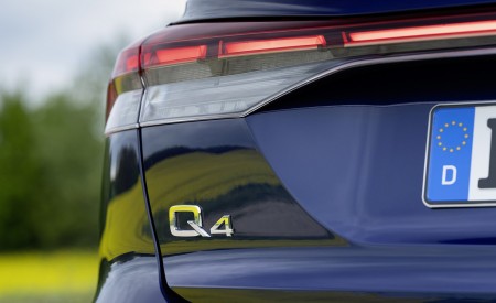 2022 Audi Q4 e-tron (Color: Navarra Blue Metallic) Detail Wallpapers 450x275 (46)