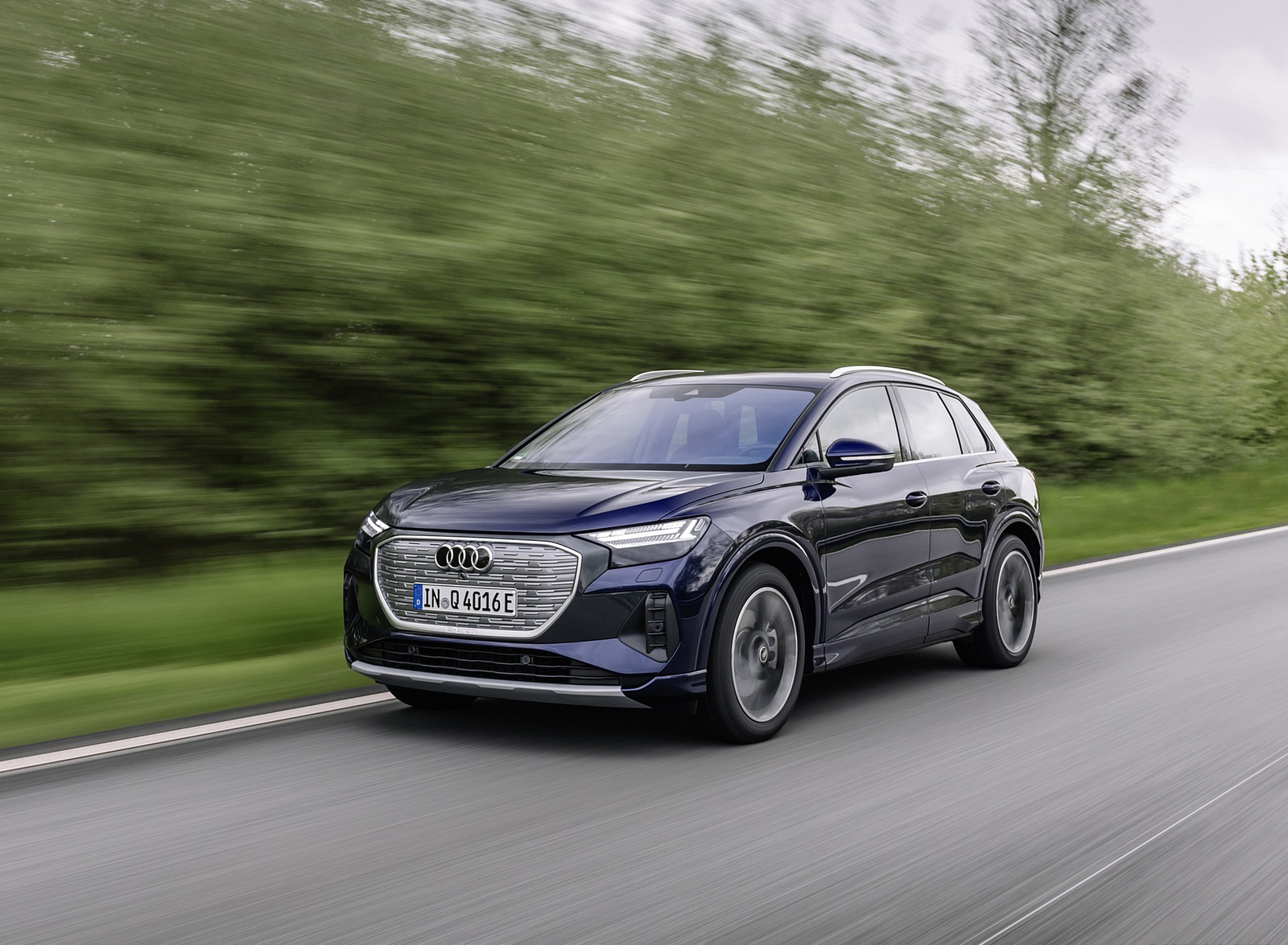 2022 Audi Q4 etron (Color Navarra Blue Metallic) Front ThreeQuarter