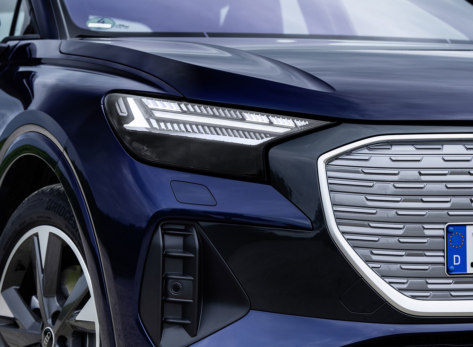 2022 Audi Q4 e-tron (Color: Navarra Blue Metallic) Headlight Wallpapers #44 of 183