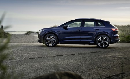 2022 Audi Q4 e-tron (Color: Navarra Blue Metallic) Side Wallpapers 450x275 (43)