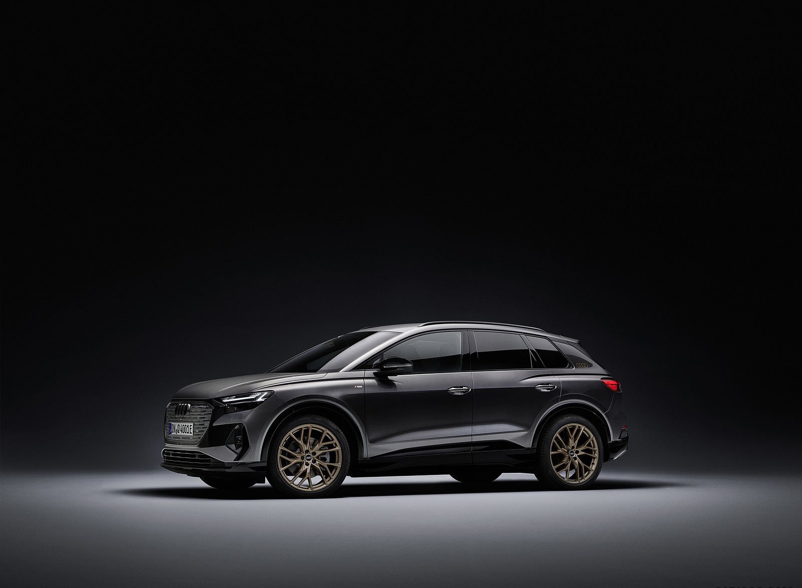 2022 Audi Q4 e-tron (Color: Typhoon Gray) Front Three-Quarter Wallpapers #142 of 183