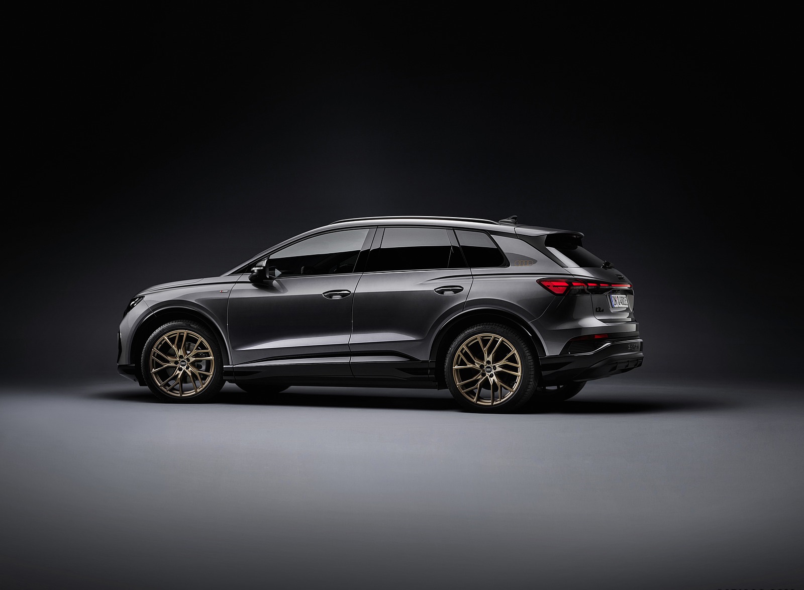 2022 Audi Q4 e-tron (Color: Typhoon Gray) Side Wallpapers  #145 of 183