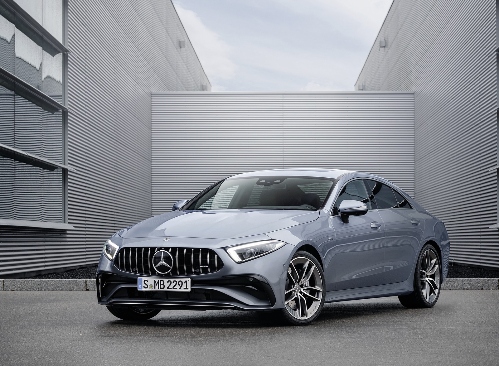 2022 Mercedes-AMG CLS 53 4MATIC+ (Color: Azur Light Blue) Front Three-Quarter Wallpapers #20 of 34